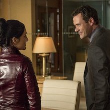 The Good Wife: Archie Panjabi e Jason O'Mara in una scena dell'episodio Whack-a-Mole