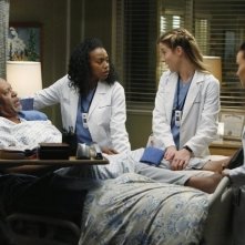 Grey's Anatomy: Jerrika Hinton, James Pickens, Camilla Luddington e Tessa Ferrer nell'episodio Somebody That I Used to Know