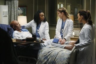 Grey's Anatomy: Jerrika Hinton, James Pickens, Camilla Luddington e Tessa Ferrer nell'episodio Somebody That I Used to Know