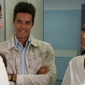Gabriele De Luca in una scena di Sposami - con lui Francesca Chillemi e Nadia Kibout