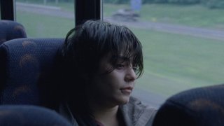 GImme Shelter: un'irriconoscibile Vanessa Hudgens su un autobus