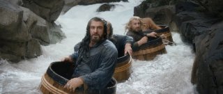 The Hobbit: La desolazione di Smaug, Richard Armitage e gli altri interpreti galleggiano grazie a dei barili