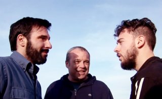 La mossa del pinguino: il regista del film Claudio Amendola sul set con Edoardo Leo