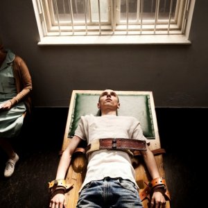 I lossens time - The Hour of the Lynx: Frederik Christian Johansen legato al letto