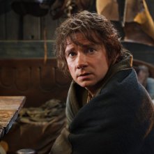 Martin Freeman preoccupato in una scena del film The Hobbit: The Desolation Of Smaug