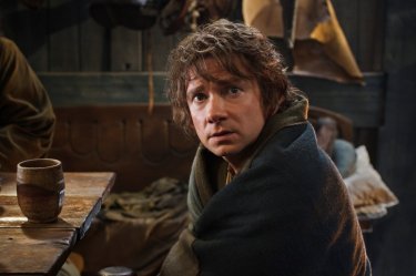 Martin Freeman preoccupato in una scena del film The Hobbit: The Desolation Of Smaug