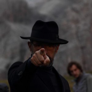 Vinodentro: un primo piano di Lambert Wilson