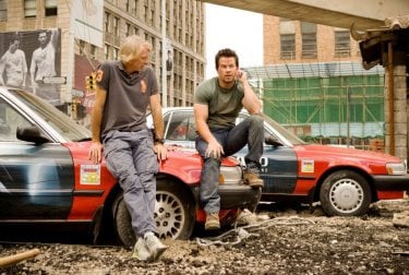 Transformers: Age of Extinction: Mark Wahlberg e il regista Michael Bay in pausa