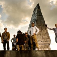 Transformers: Age of Extinction: Mark Wahlberg, Jack Reynor, il regista Michael Bay e il resto del cast in un'immagine promozionale