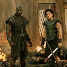 Pompeii: Kit Haringston e Adewale Akinnuoye-Agbaje in una scena del film