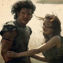 Pompeii: Kit Haringston ed Emily Browning in un drammatico momento