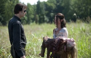The Walking Dead: David Morrissey e Audrey Marie Anderson nell'episodio Indietro non si torna