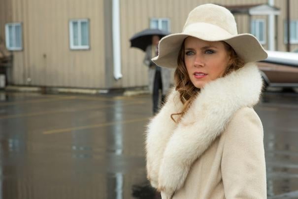 American Hustle: un primo piano di Amy Adams