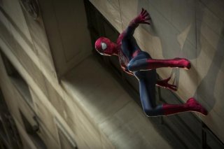 The Amazing Spider-Man 2: Andrew Garfield appeso a una parete