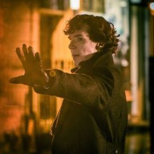 Benedict Cumberbatch in una scena della stagione 3 di Sherlock
