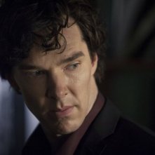 Benedict Cumberbatch in una scena della terza stagione della serie TV Sherlock