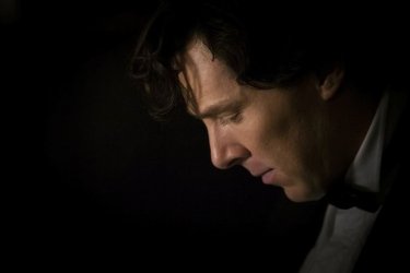 Benedict Cumberbatch in una scena della terza stagione di Sherlock