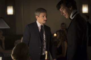 Martin Freeman e Benedict Cumberbatch in un'immagine della terza stagione della serie TV Sherlock