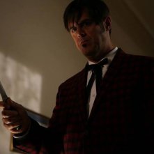 Colpi di fortuna: Greg minaccioso in una scena