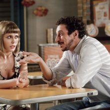 Colpi di fortuna: Luca Bizzarri con Fatima Trotta in una scena