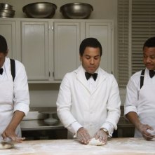 The Butler - Un maggiordomo alla Casa Bianca: Cuba Gooding Jr. con Forest Whitaker e Lenny Kravitz in una scena del film