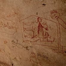 Neverlake: disegni inquietanti in una scena del film