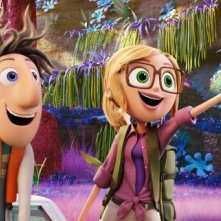 Piovono polpette 2, la biondina Sam insieme a Flint in una scena