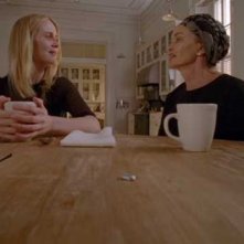 American Horror Story: Jessica Lange e Sarah Paulson in una scena dell'episodio The Sacred Taking della terza stagione