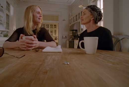 American Horror Story: Jessica Lange e Sarah Paulson in una scena dell'episodio The Sacred Taking della terza stagione