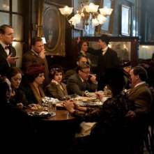 C'era una volta a New York: Marion Cotillard in una scena di gruppo tratta dal film