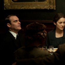 C'era una volta a New York: Marion Cotillard insieme a Joaquin Phoenix in una scena del film