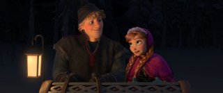 Frozen: Kristoff e Anna in una scena del film