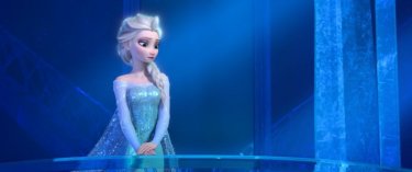 Frozen: l'incantevole Elsa in una scena del film