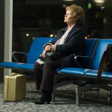 Philomena: Judi Dench attende speranzosa in una scena del film