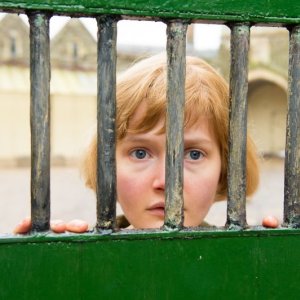 Philomena: Sophie Kennedy Clark nei panni della disperata giovane Philomena in una scena