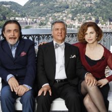 Casa e bottega: Renato Pozzetto, Nino Frassica ed Anna Galiena nella fiction