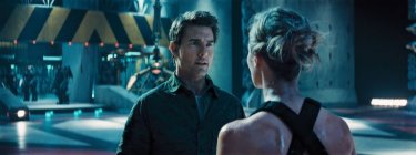 Edge of Tomorrow - Senza domani: Tom Cruise ed Emily Blunt in una scena