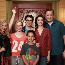 Live and Maddie: Dove Cameron e il resto del cast in un'immagine promozionale della prima stagione