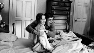 Linda Blair scherza con William Friedkin sul set de L'esorcista