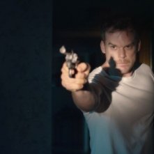 Cold in July: Michael C. Hall con la pistola in pugno