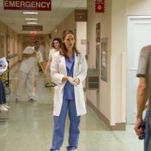 Dallas Buyers Club: Jennifer Garner in un scena del film nei panni della dottoressa Eve Saks