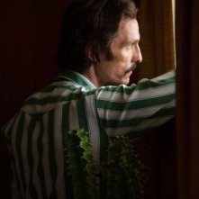 Dallas Buyers Club: Matthew McConaughey nei panni di Ron Woodroof in una scena del film