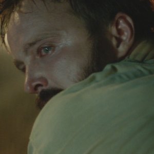 Hellion: un primo piano di Aaron Paul