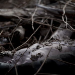 Jamie Marks Is Dead: l'immagine di un un cadavere abbandonato