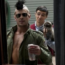 Neighbors: Zac Efron in una scena del film