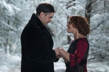 Storia d'inverno: Jessica Brown Findlay e Colin Farrell in una romantica immagine