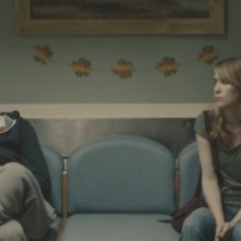 The Skeleton Twins: i gemelli Kristen Wiig e Bill Hader intenti a leggere