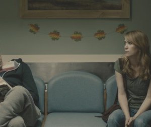 The Skeleton Twins: i gemelli Kristen Wiig e Bill Hader intenti a leggere