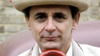 Doctor Who: un primo piano del settimo Dottore Sylvester McCoy