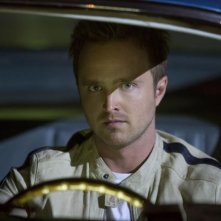 Need for Speed: un intenso primo piano di Aaron Paul dietro il volante